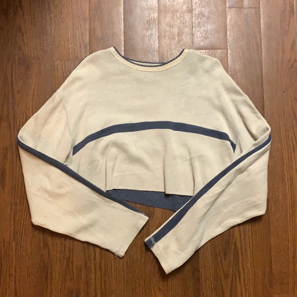 Cropped crewneck